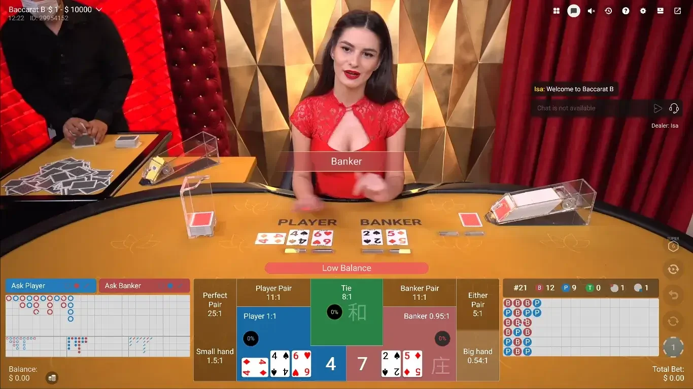 Dealer lấy bài từ Shoe xáo trộn rồi chia cho Player và Banker